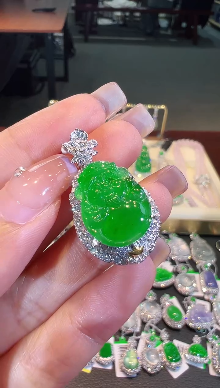 【闪购商品】翡翠吊坠(不含链)18K金镶嵌翡翠