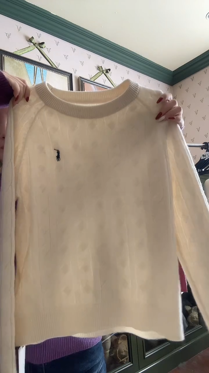 老钱风杏色绞花羊毛衫