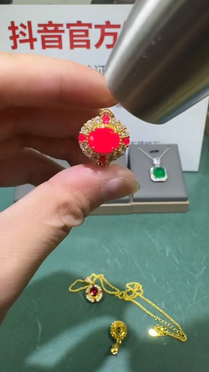 18K金镶嵌戒指红宝石1