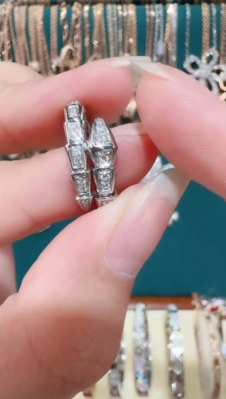 戒指18K金镶嵌钻石蛇戒 17#