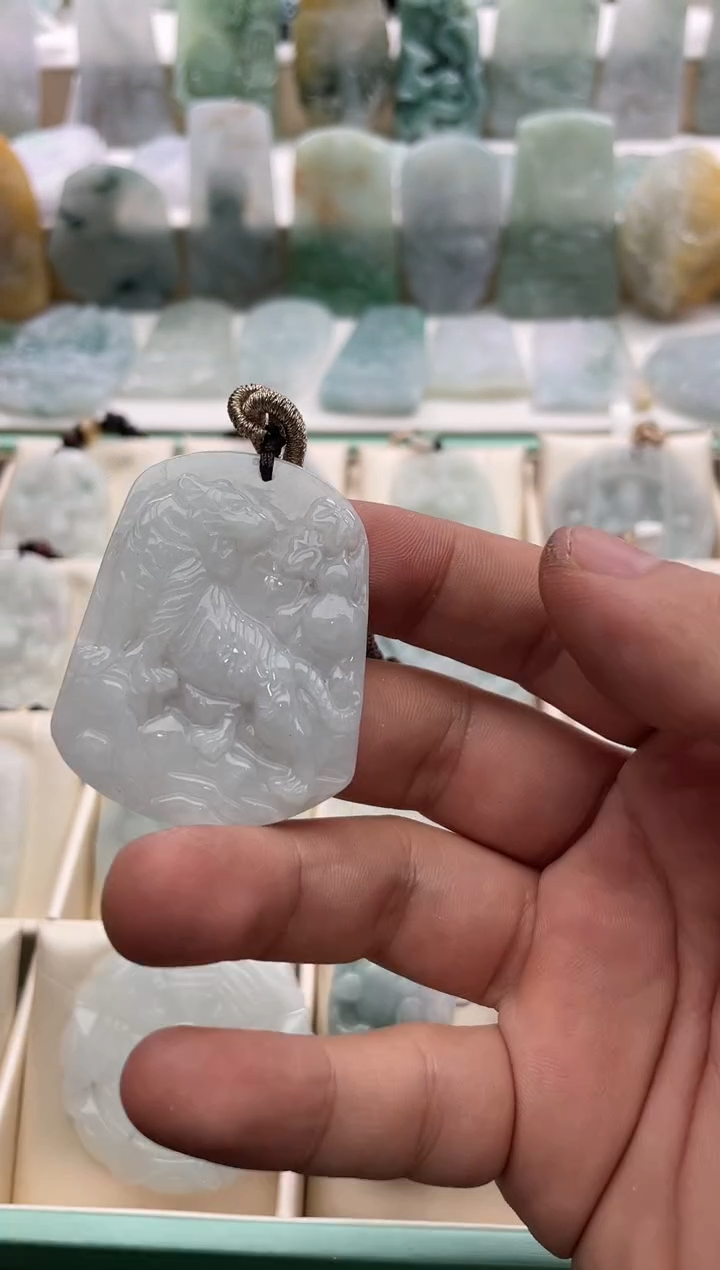 【闪购商品】翡翠颈饰未镶嵌..../2/18/ 214