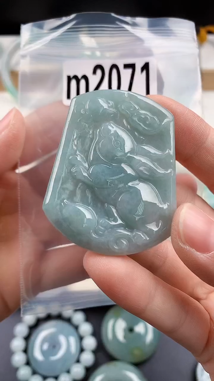 颈饰未镶嵌翡翠天然翡翠吊坠挂件