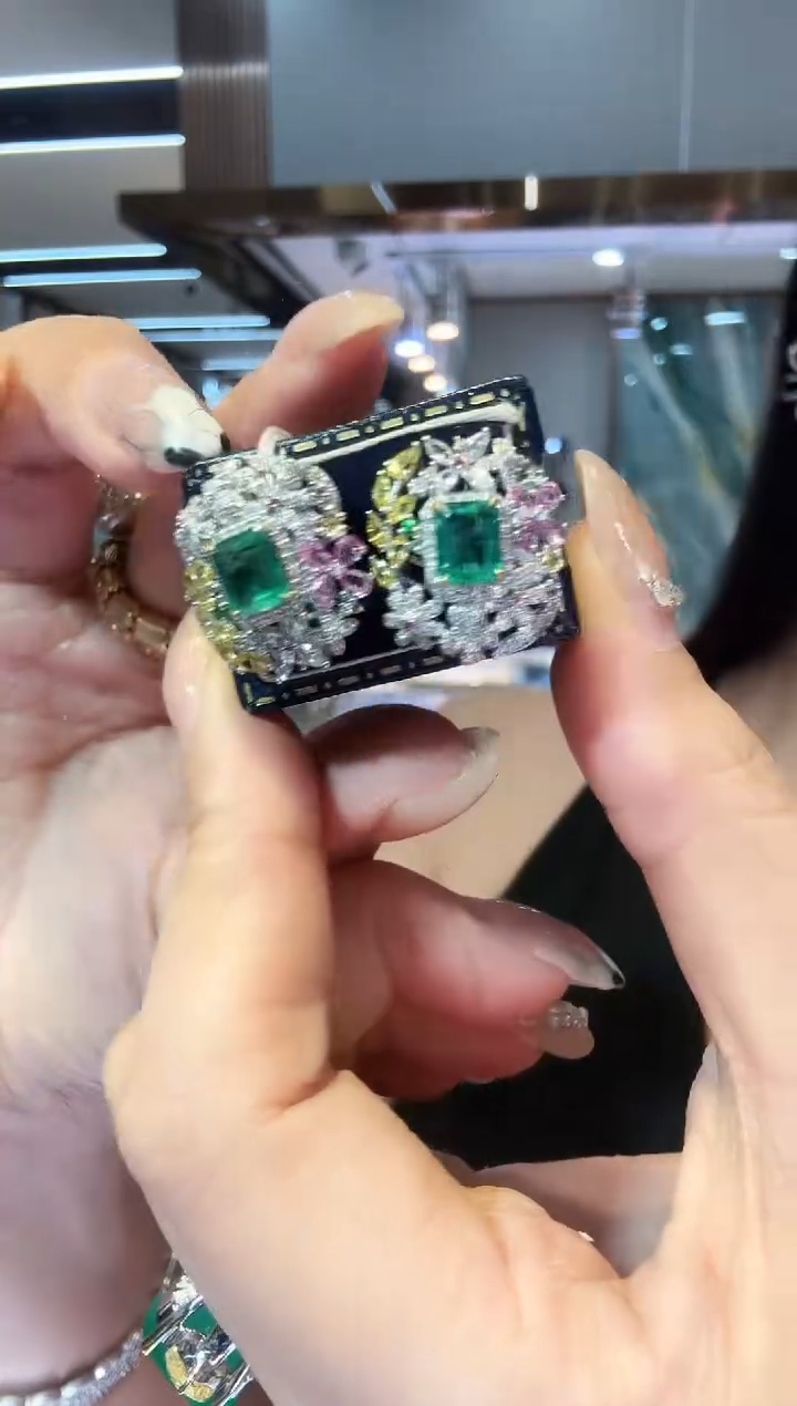 铂Pt950镶嵌耳饰祖母绿1.60ct