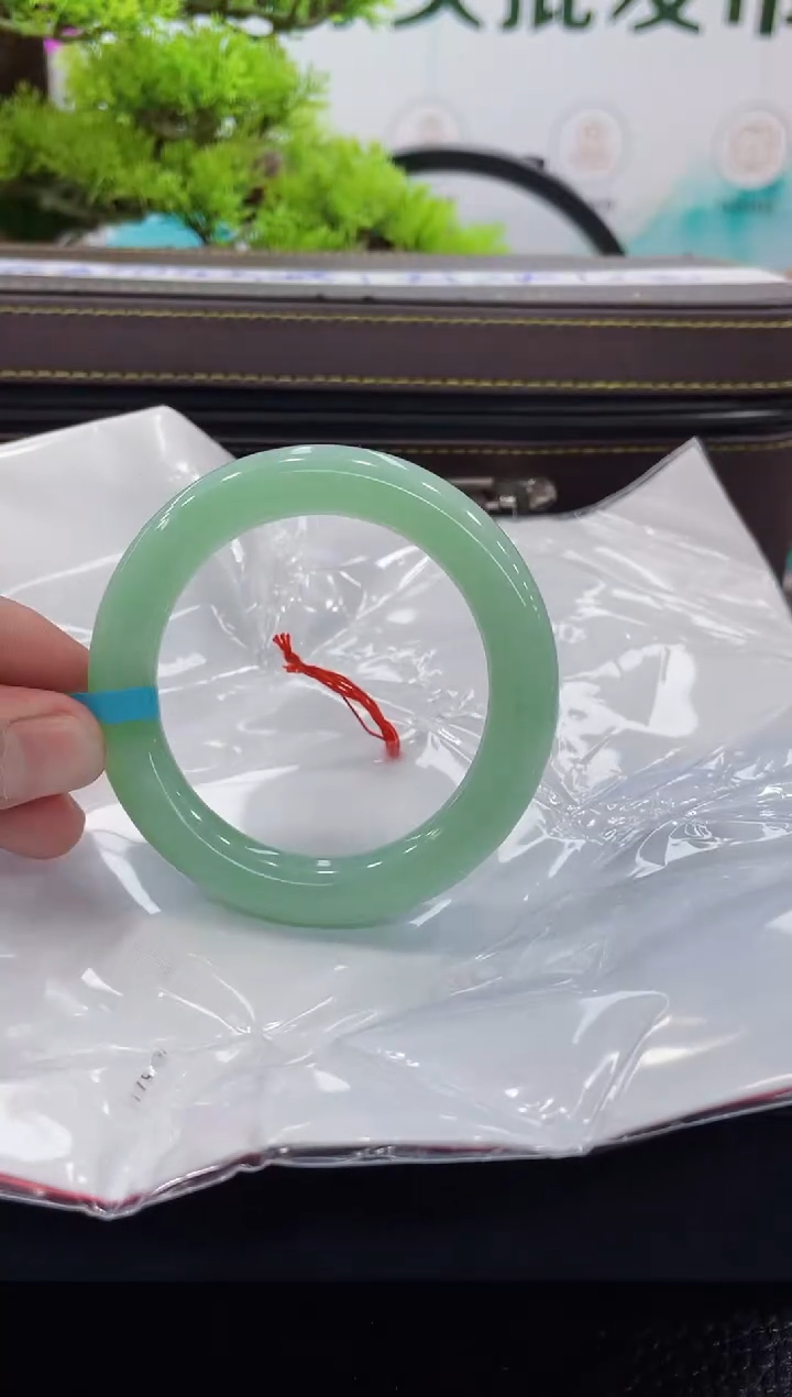【闪购商品】翡翠手镯未镶嵌手镯