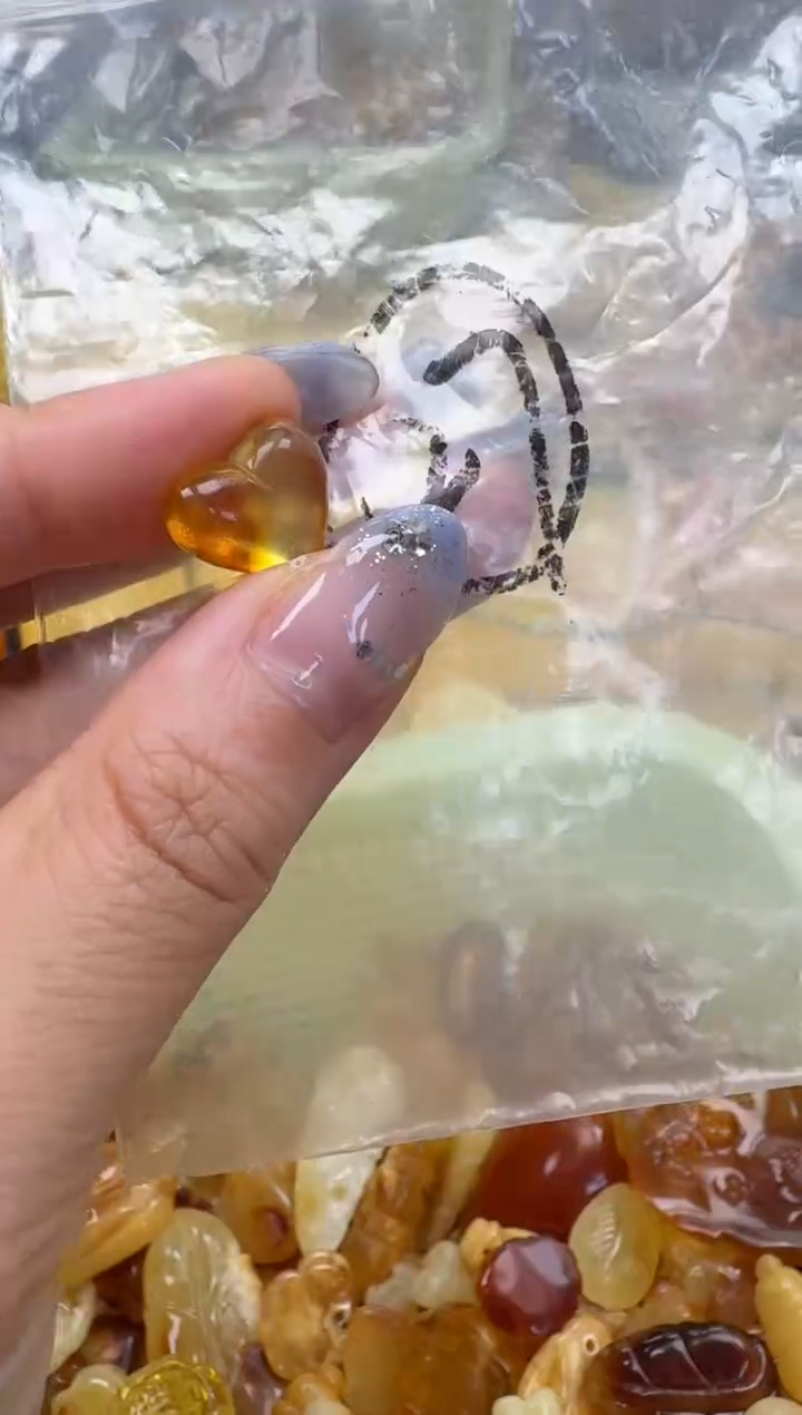 裸石琥珀未镶嵌如图