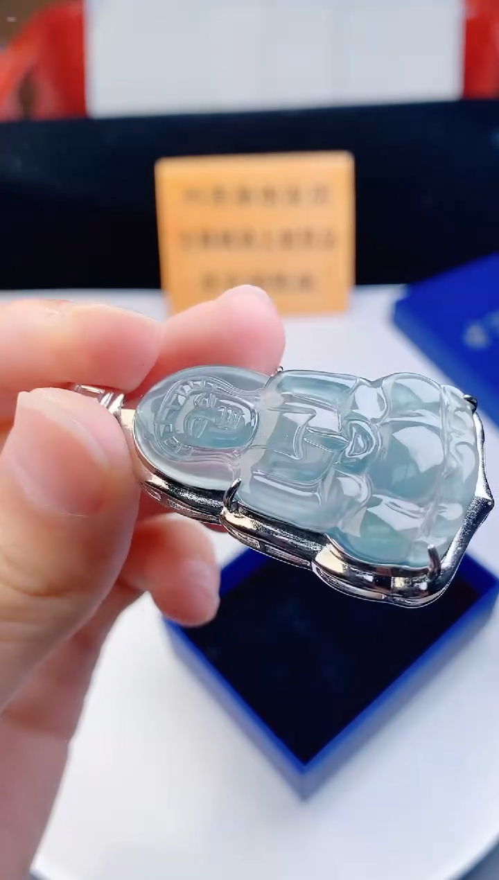 颈饰未镶嵌翡翠   