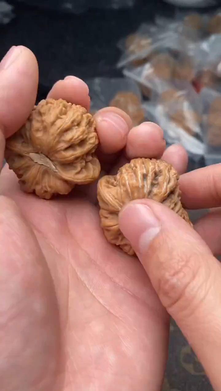 【闪购商品】文玩核桃把件G103号37尺密纹