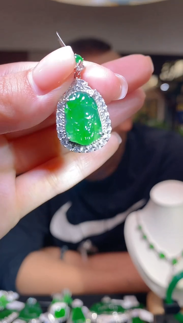 【闪购商品】翡翠颈饰未镶嵌多样性发其一