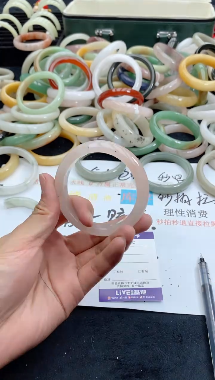 【闪购商品】石英质玉手镯未镶嵌120