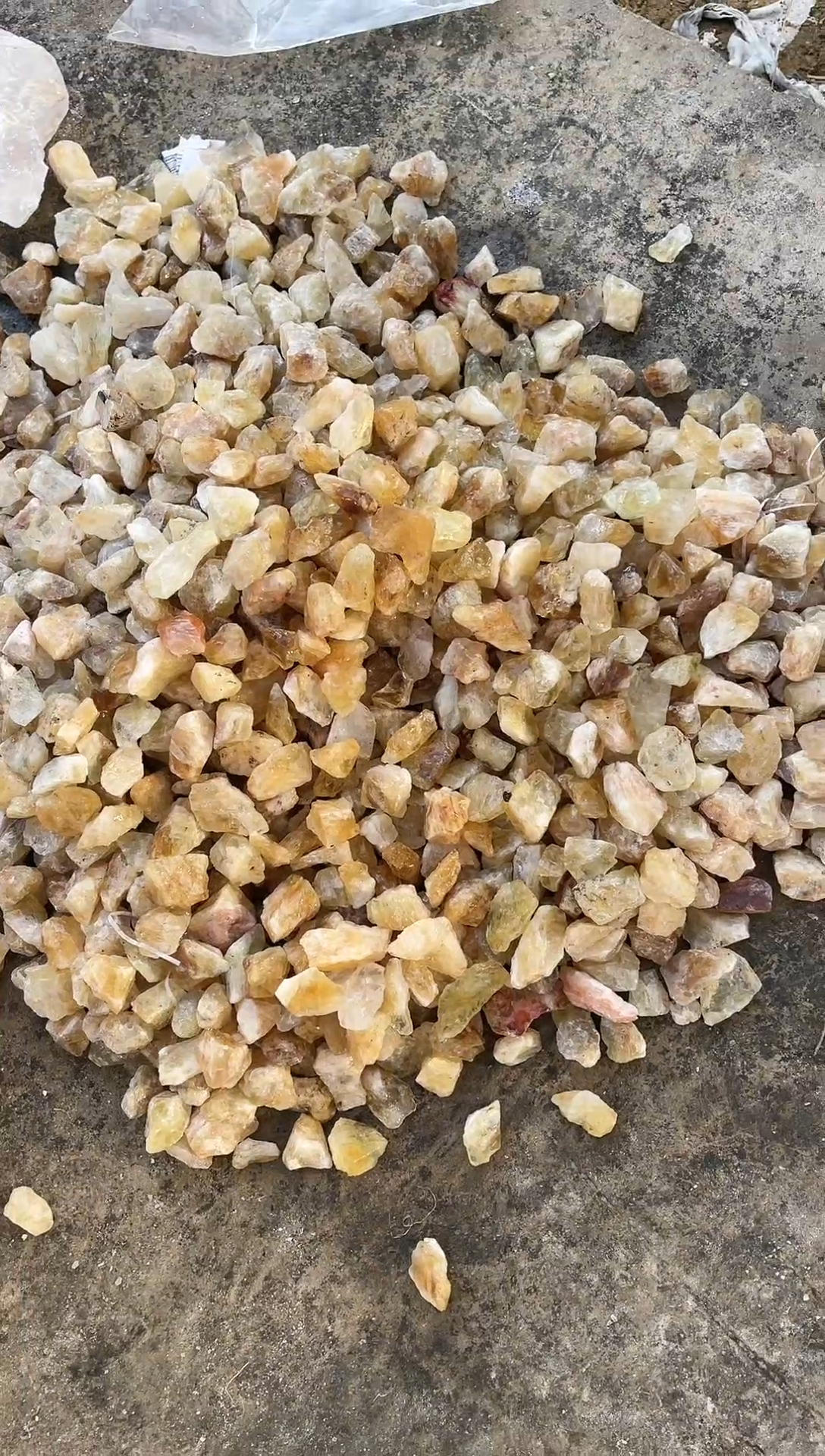 【闪购商品】水晶摆件未镶嵌黄水晶碎石