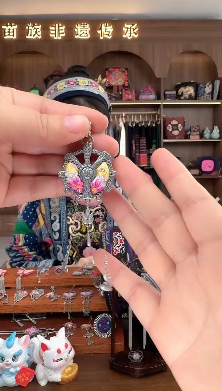 【闪购商品】织绣扶光苗绣传承177