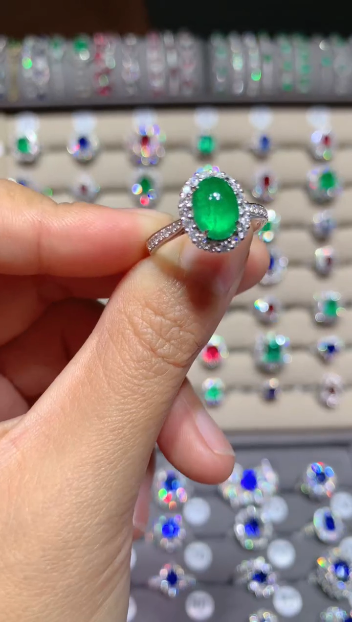 【闪购商品】祖母绿戒指18K金镶嵌1.65CT