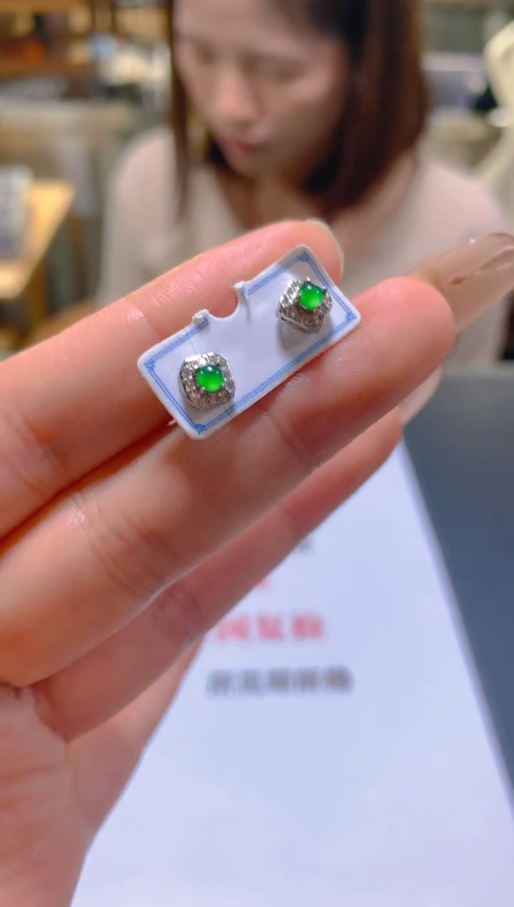 未镶嵌翡翠耳饰多样性发一