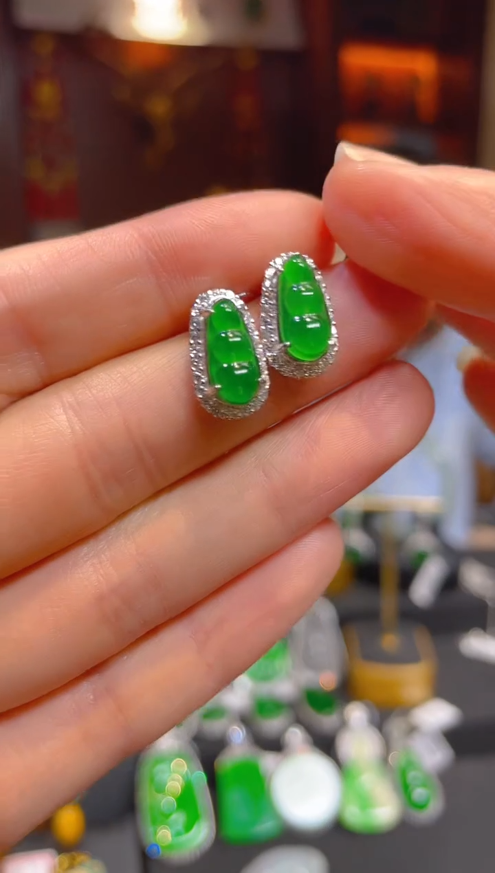 【闪购商品】翡翠耳饰银S925镶嵌119846天然A货翡翠耳钉