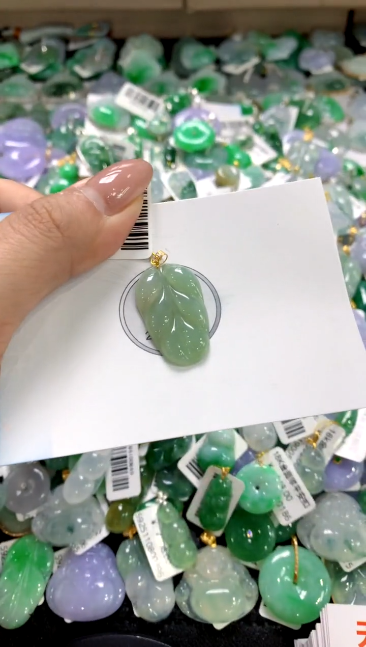 颈饰18K金镶嵌翡翠1111111111111111