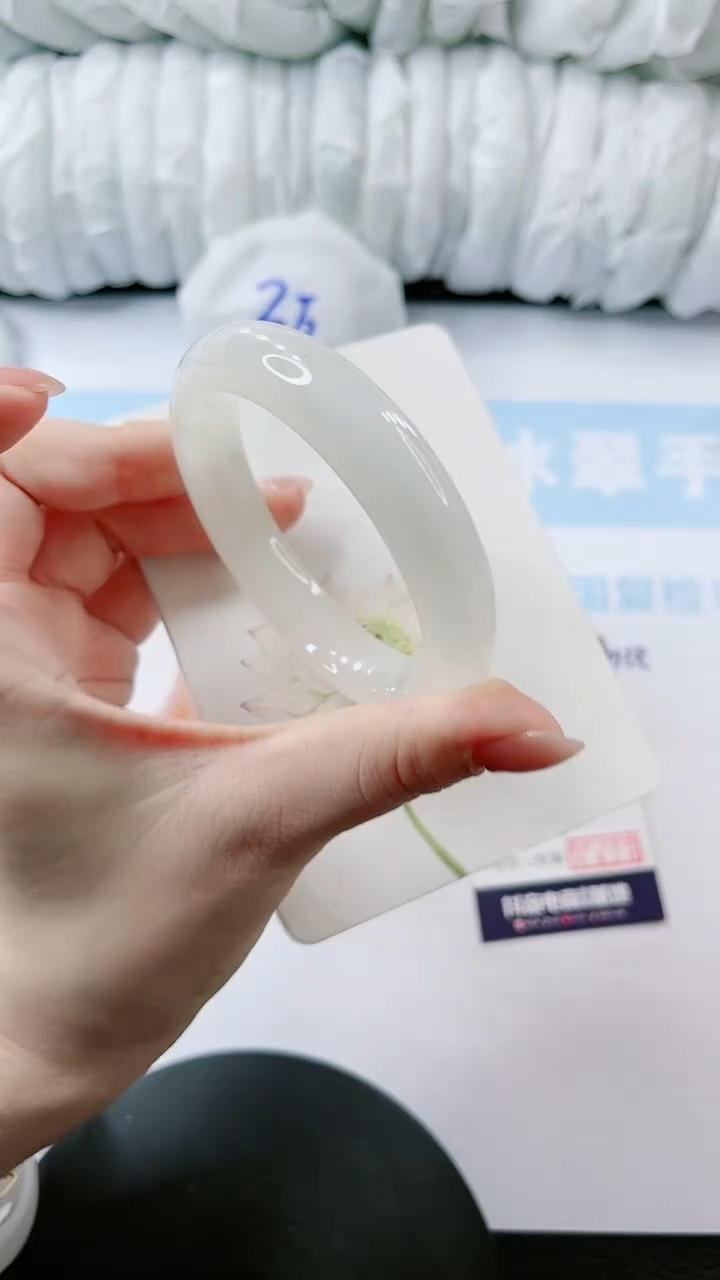 【闪购商品】石英质玉手镯未镶嵌多样性发货L330