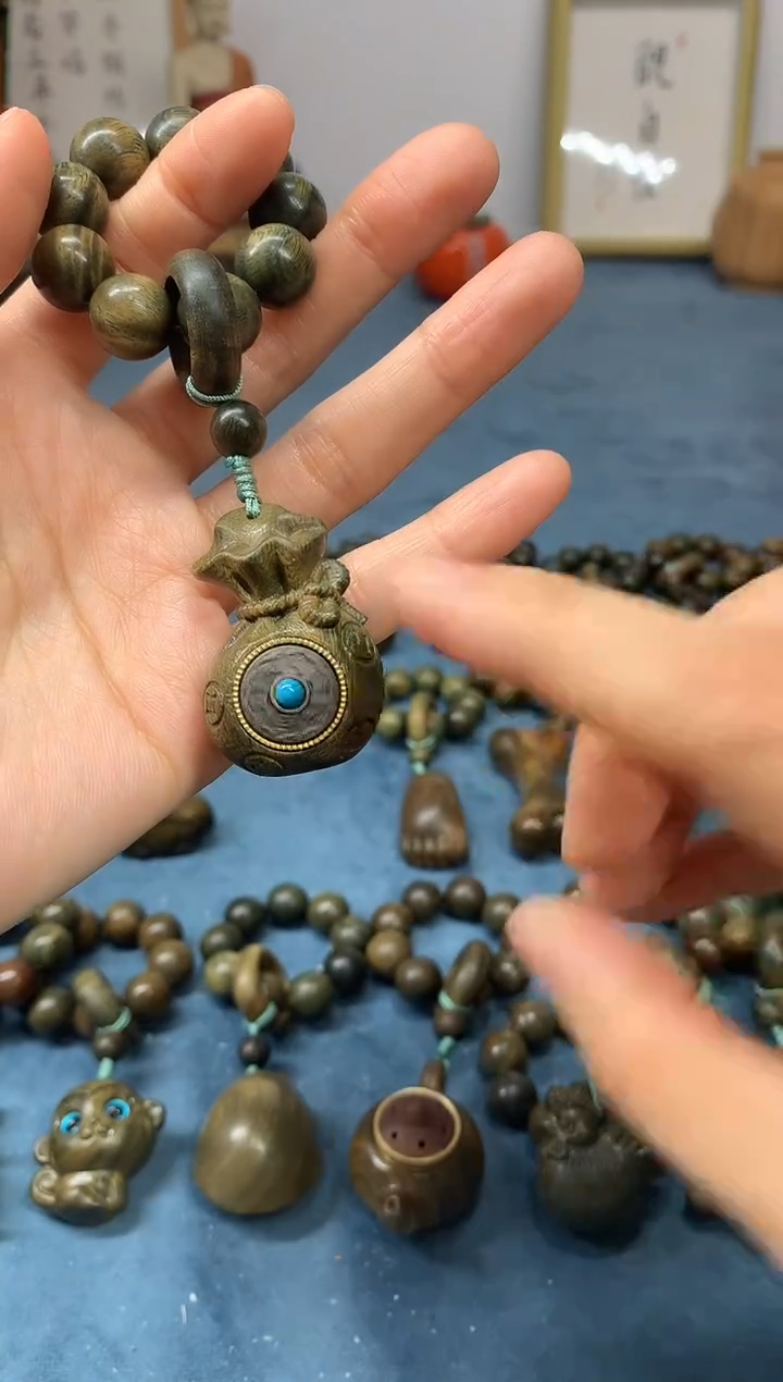 【闪购商品】维腊木（绿檀）把件赚钱袋 盘玩件