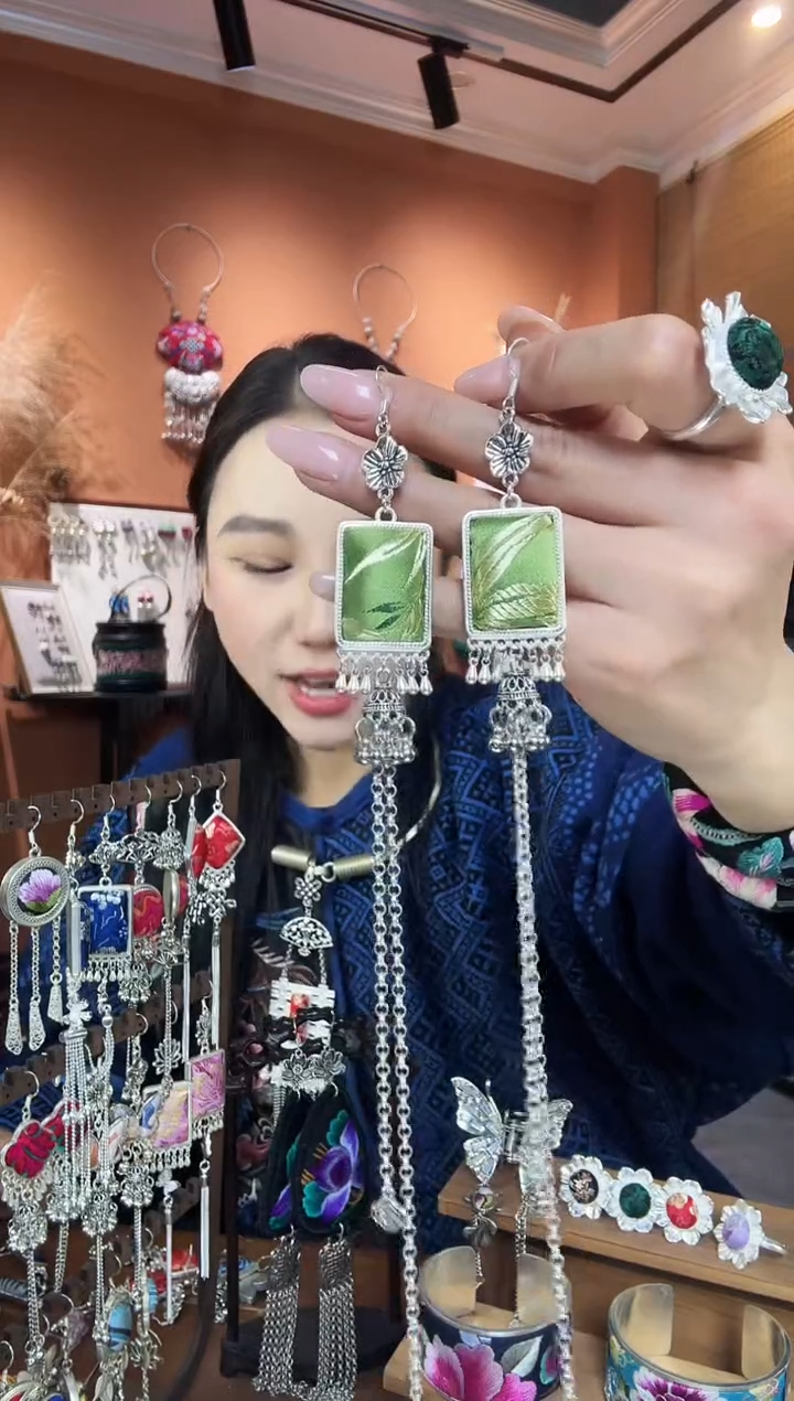【闪购商品】刺绣纯手工民族风耳环