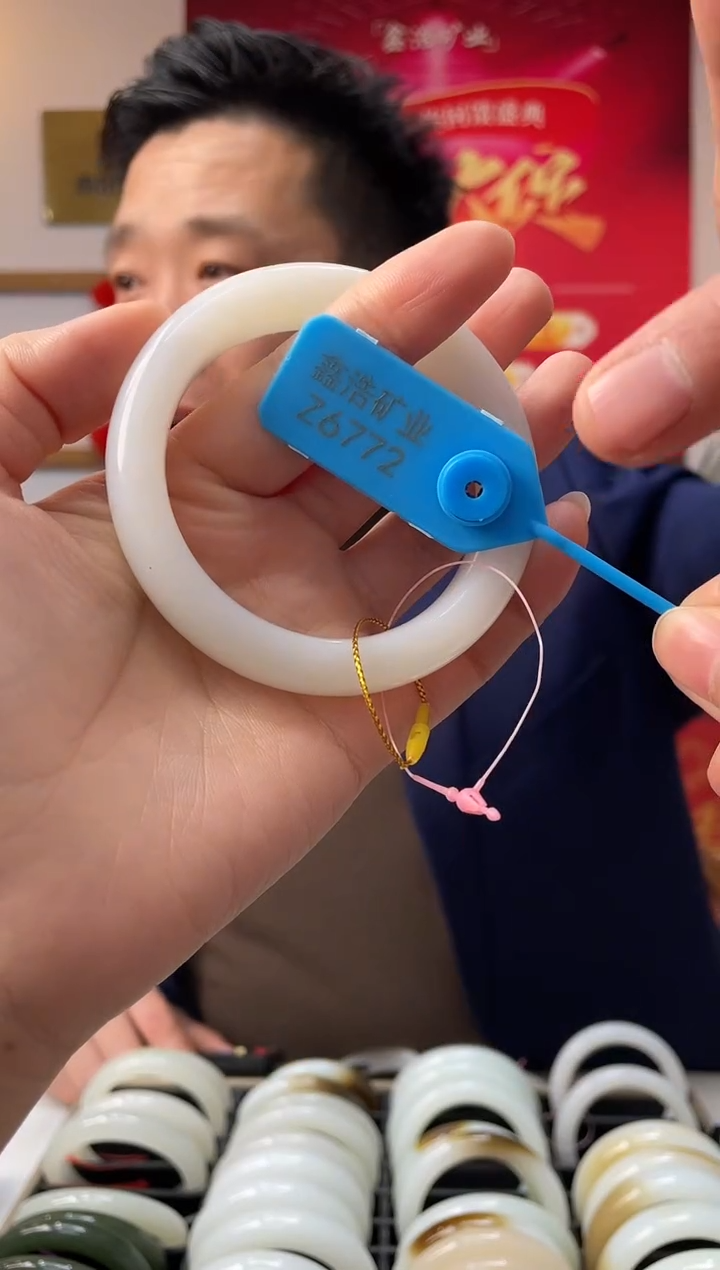 【闪购商品】和田玉手镯未镶嵌白玉 Z6772 圈口56