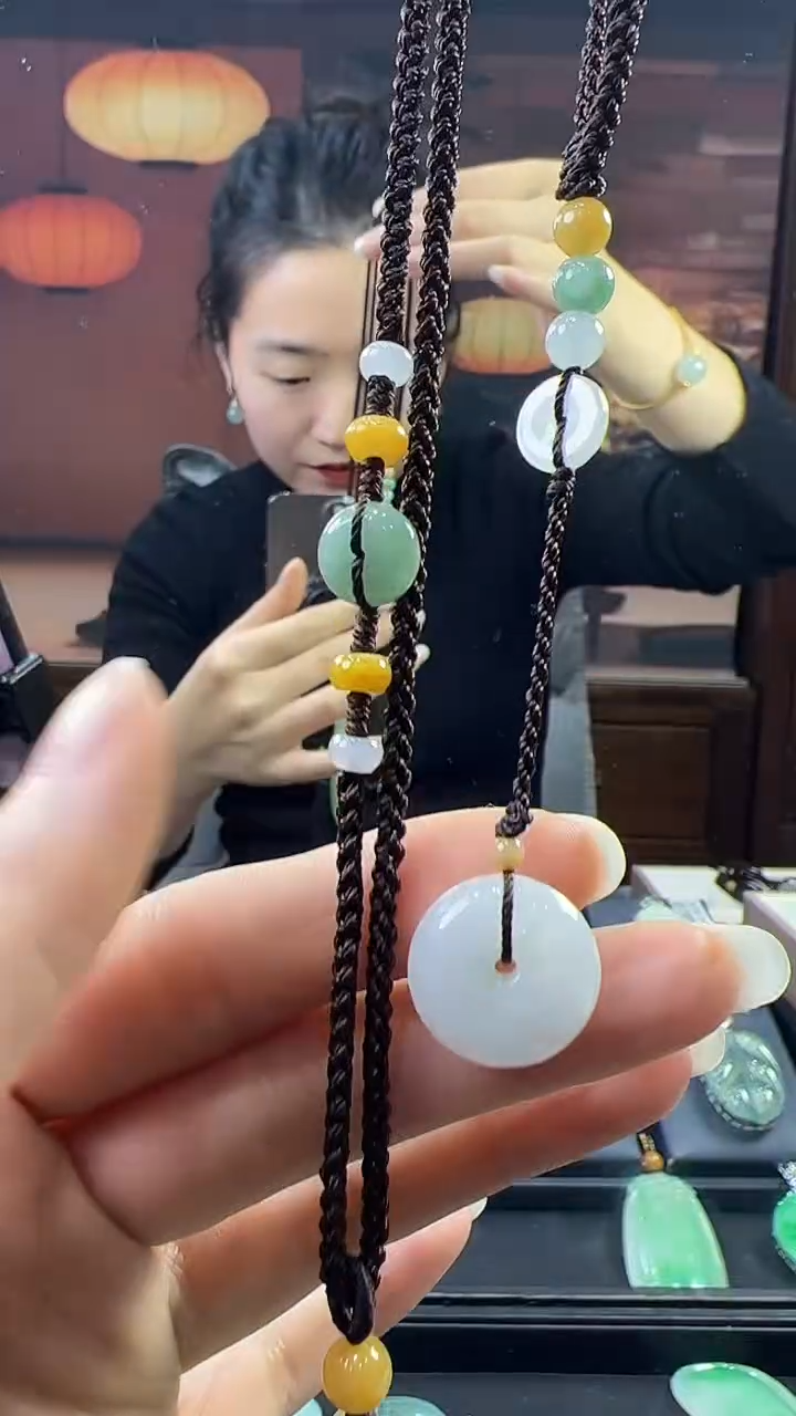 未镶嵌挂件翡翠美背