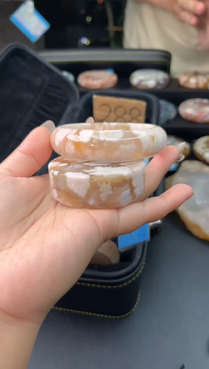 【闪购商品】石英质玉手镯未镶嵌赠送镯心（圈口60