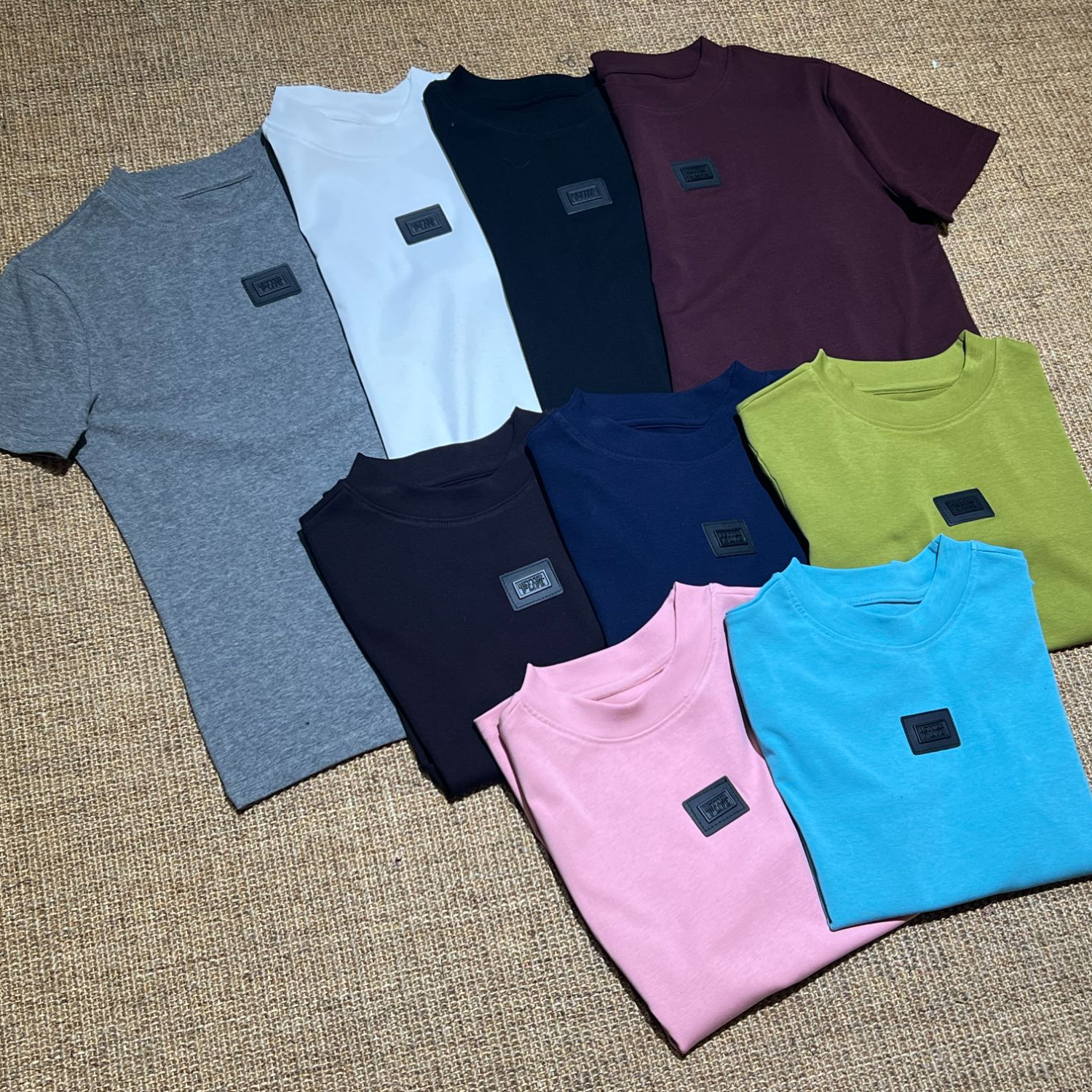 Y6782开春款圆领小标设计感时尚百搭短袖显瘦女