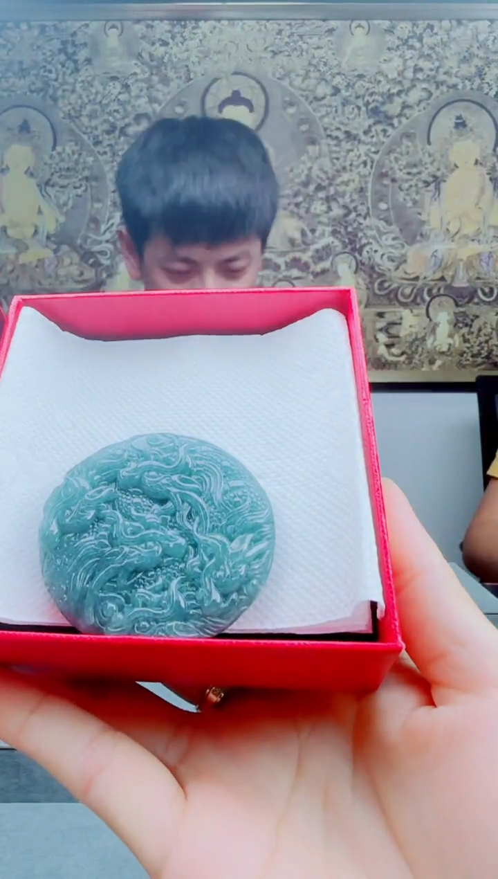 翡翠未镶嵌颈饰多样性发其一件