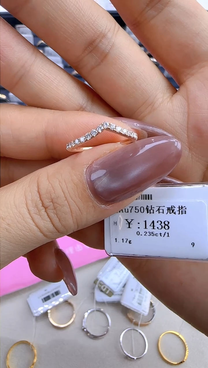 【闪购商品】钻石戒指/指环18K金镶嵌129900