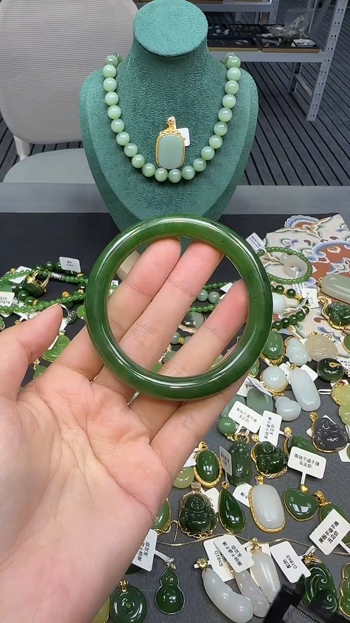 未镶嵌手镯和田玉57