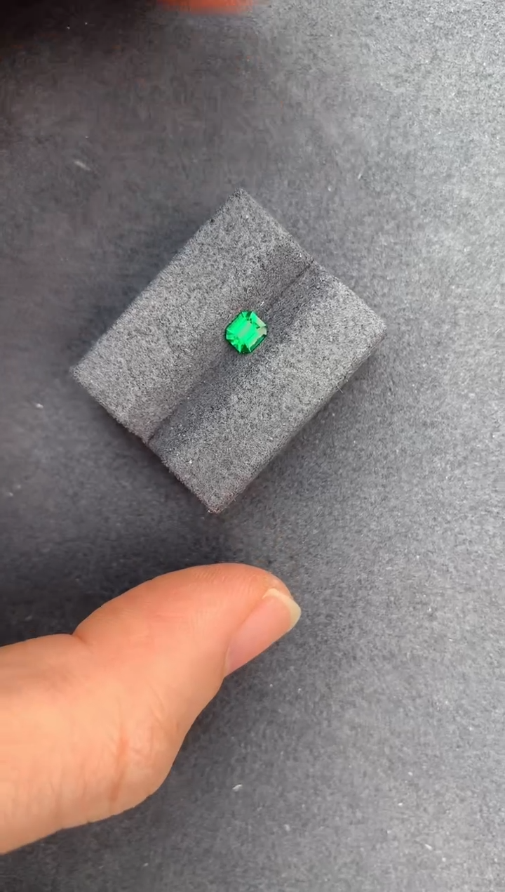【闪购商品】祖母绿裸石未镶嵌28分祖母绿