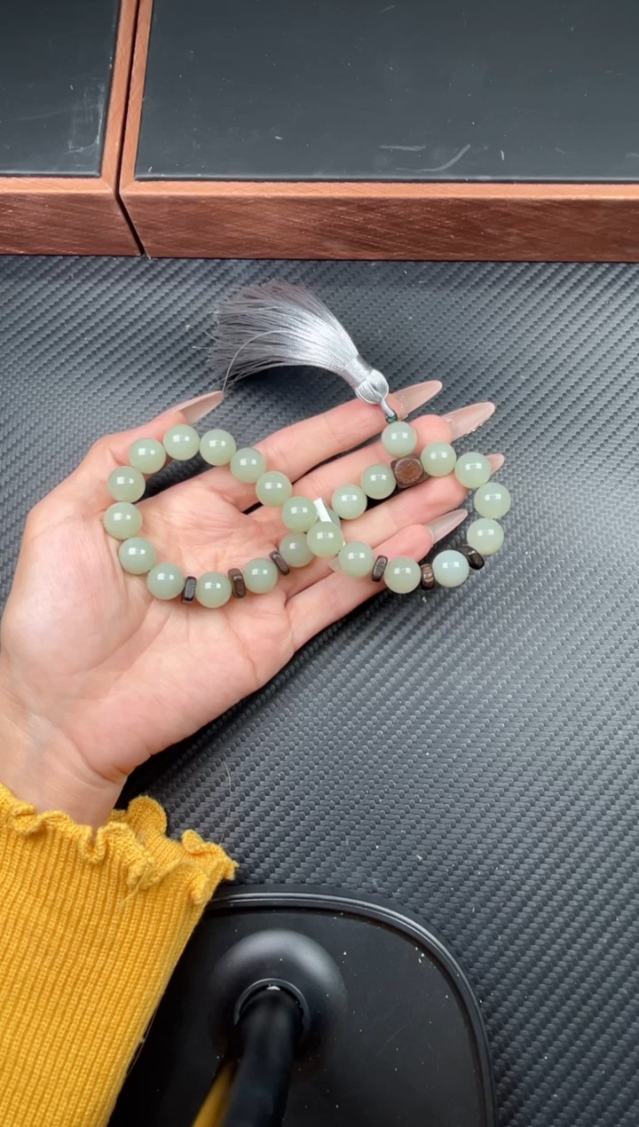未镶嵌手串和田玉且末近矿微色差手持卡12