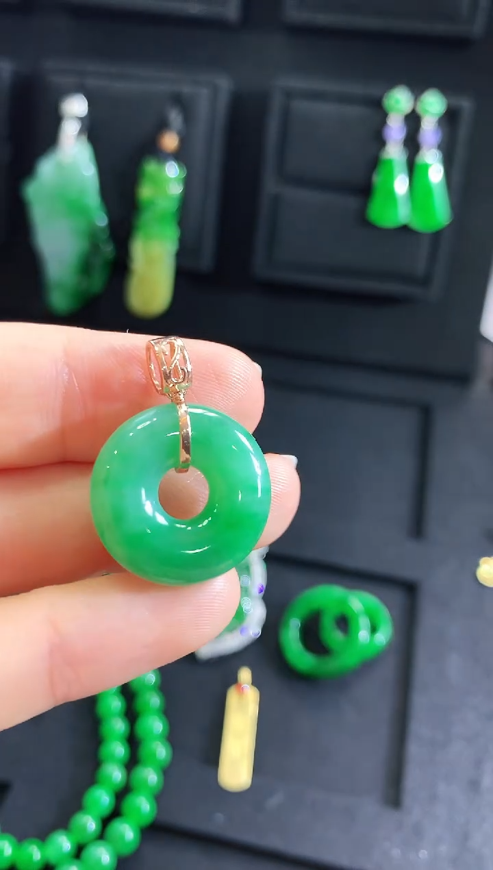 【闪购商品】翡翠吊坠(不含链)18K金镶嵌吊坠