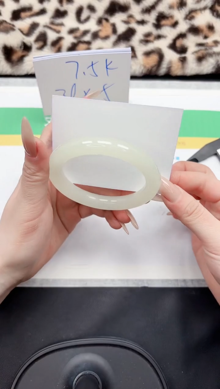 【闪购商品】石英质玉手镯未镶嵌199-54