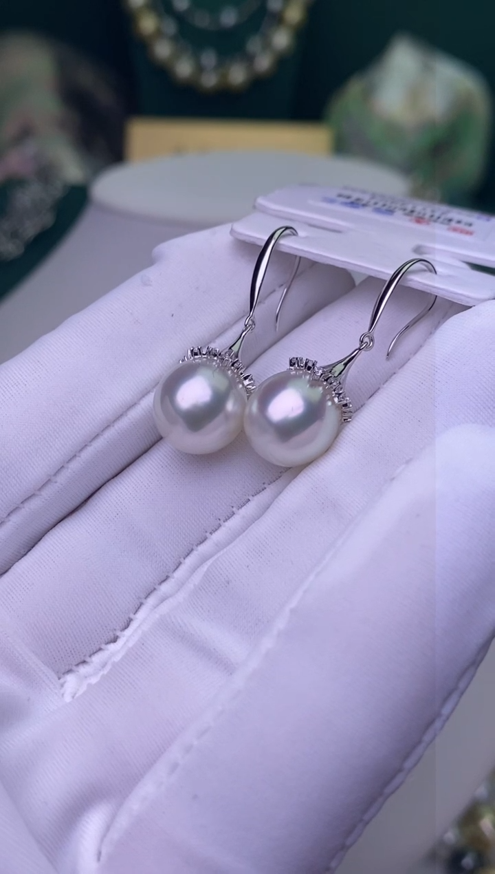 【闪购商品】海水珍珠耳饰18K金镶嵌1