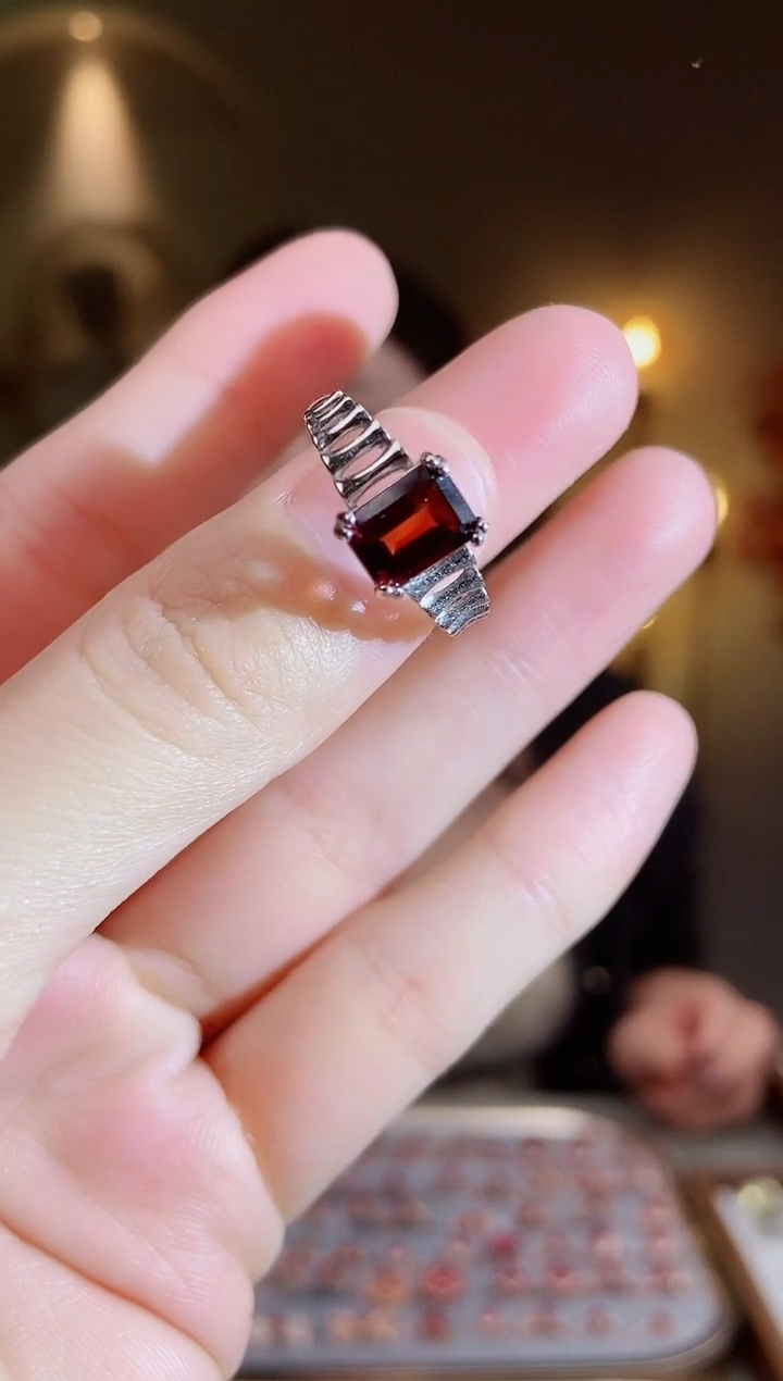 银S925镶嵌手饰石榴石手饰