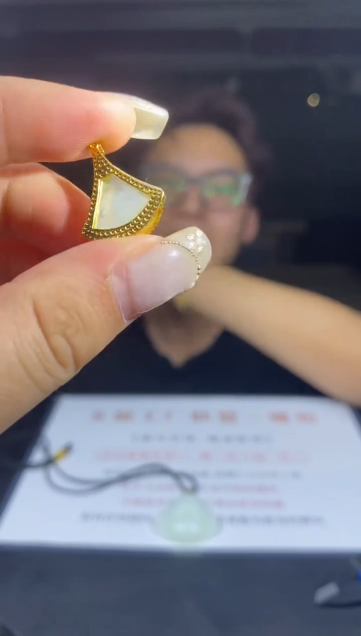 淡水珍珠18K金镶嵌吊坠(不含链)多样性-吊坠-D9810