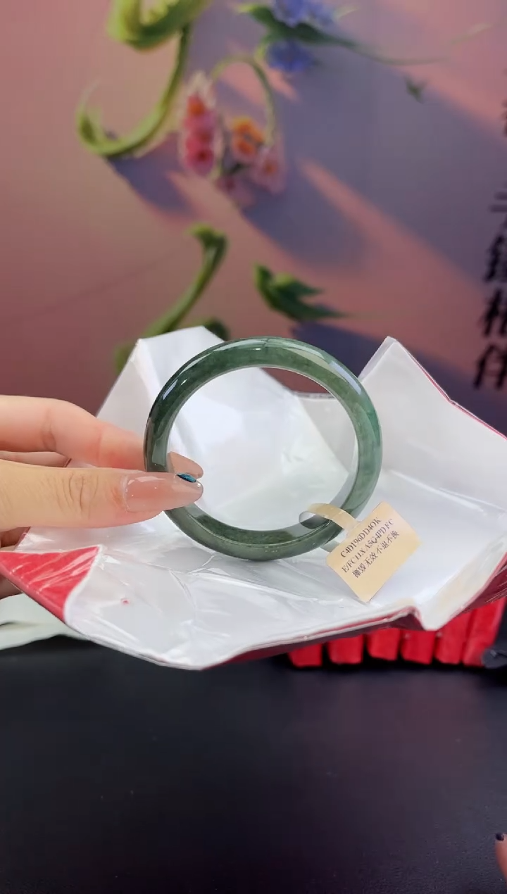 翡翠未镶嵌手镯翡翠手镯(微瑕）
