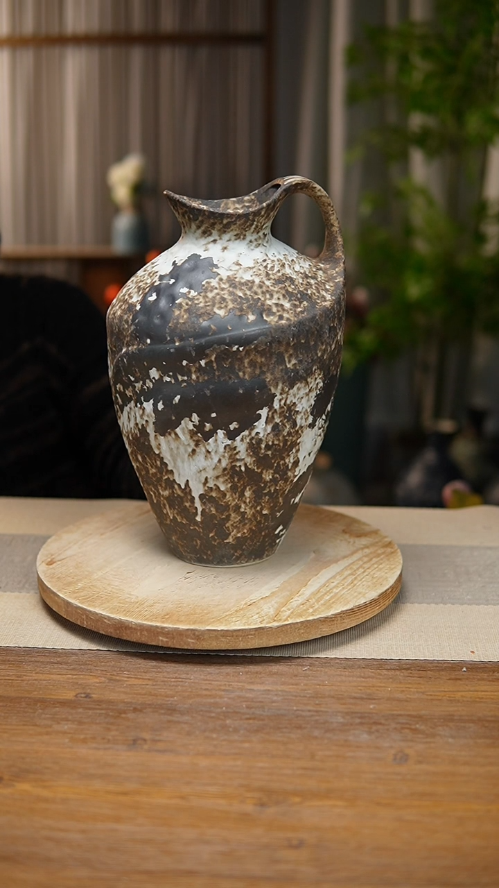 【闪购商品】陶瓷花器诧寂黑奶壶