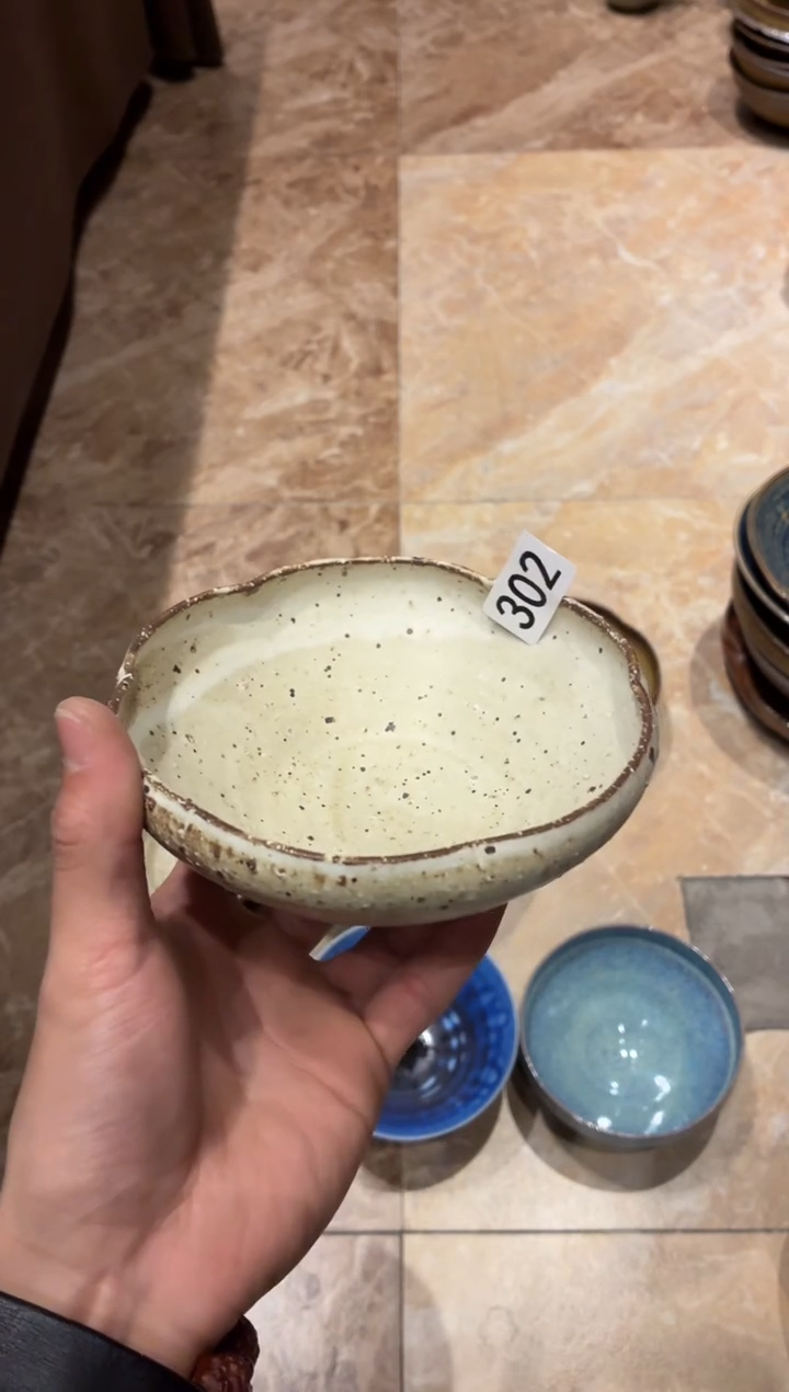 瓷片左*302粗陶米白花瓣碗1个