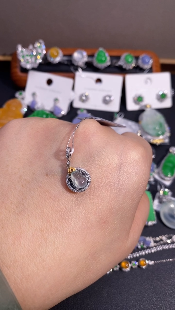 【闪购商品】翡翠颈饰18K金镶嵌吊坠