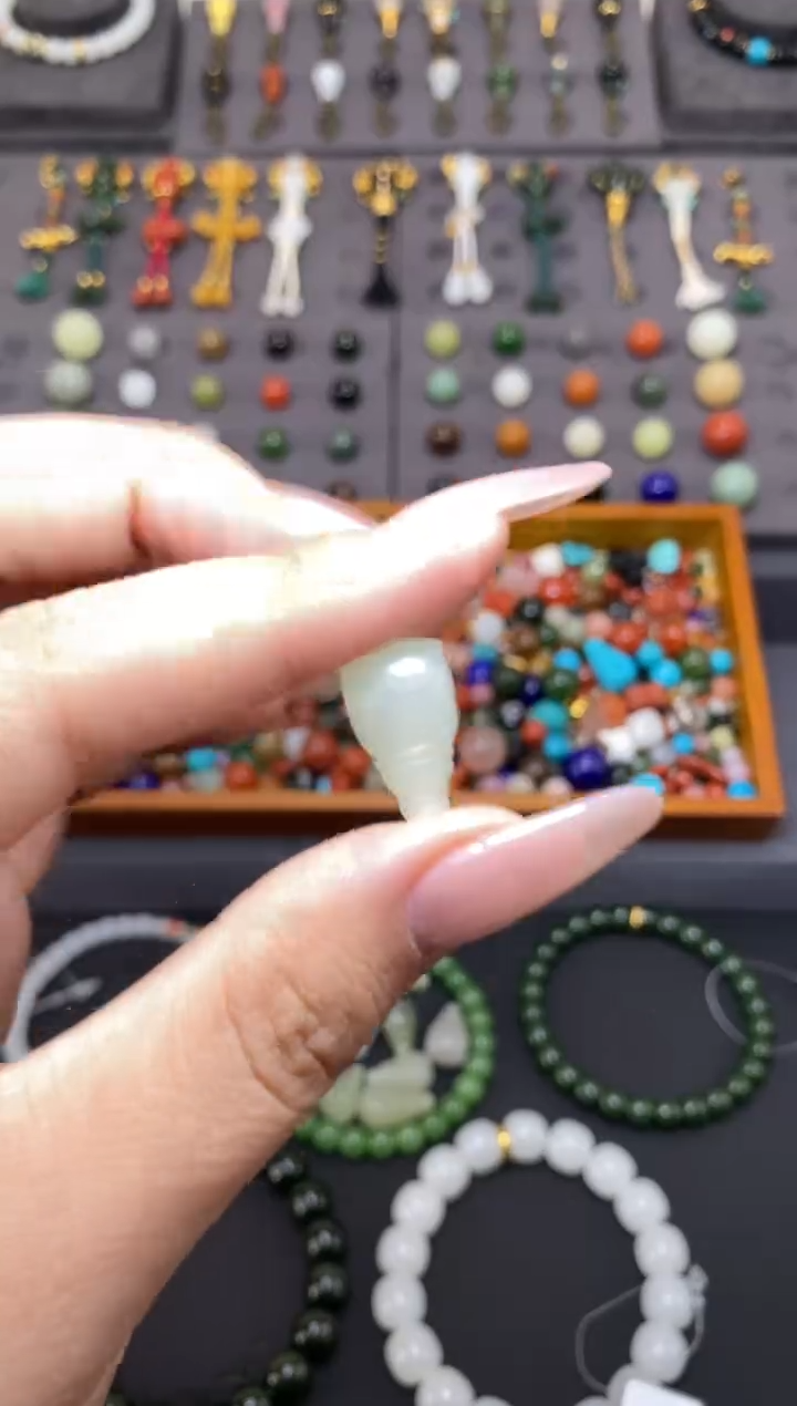 未镶嵌和田玉挂件、浅湖水绿三通