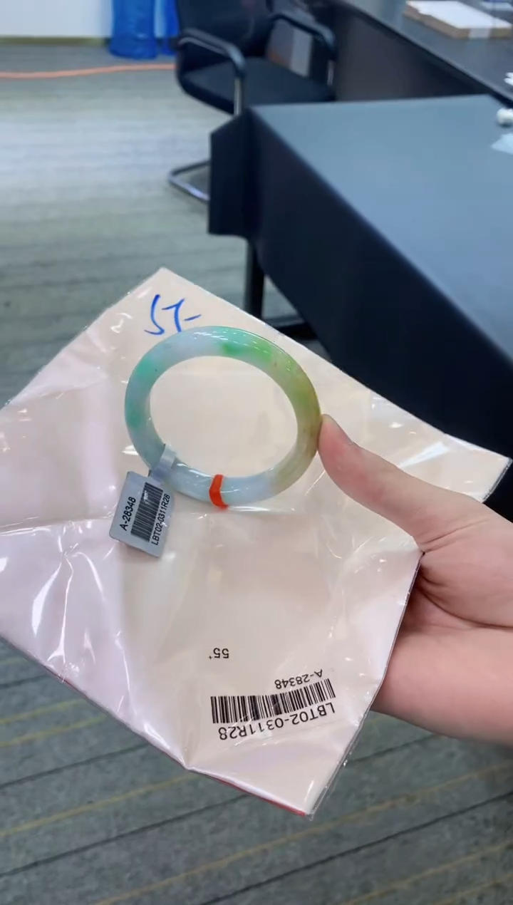 【闪购商品】翡翠手镯未镶嵌           