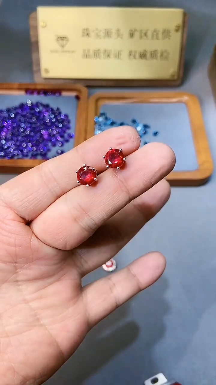 【闪购商品】红宝石耳饰银S925镶嵌321