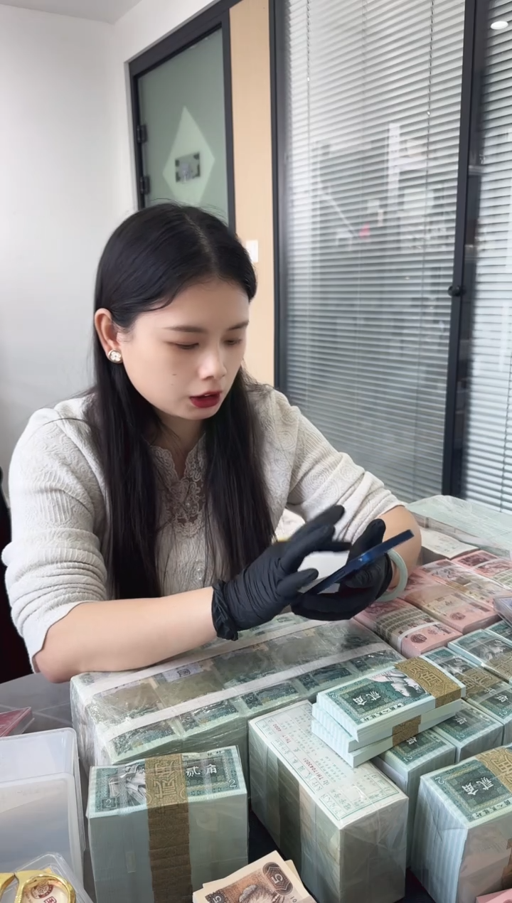 整刀百张连号 银行保真鉴定 01 黄金甲 无47 XD冠