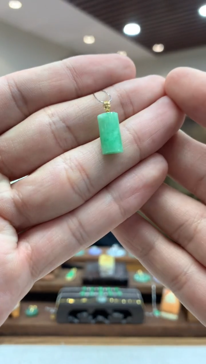 【闪购商品】翡翠吊坠(不含链)18K金镶嵌无事柱