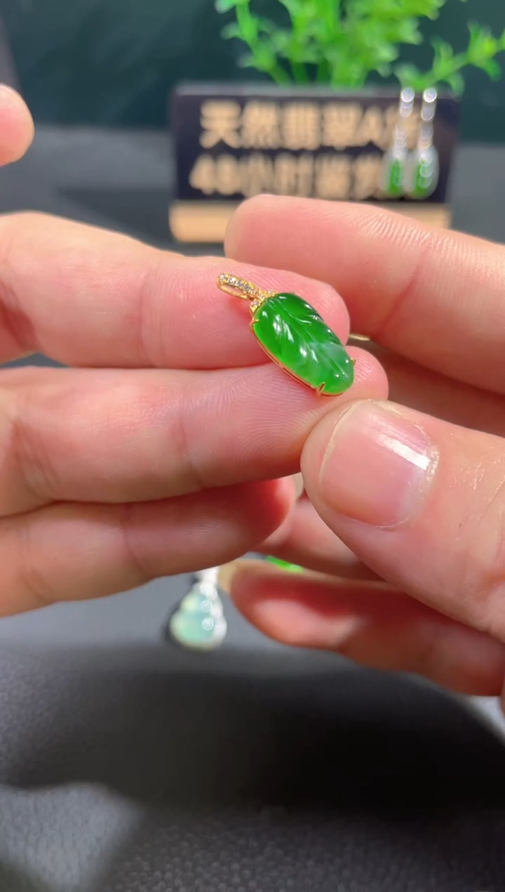 【闪购商品】翡翠颈饰18K金镶嵌翡翠