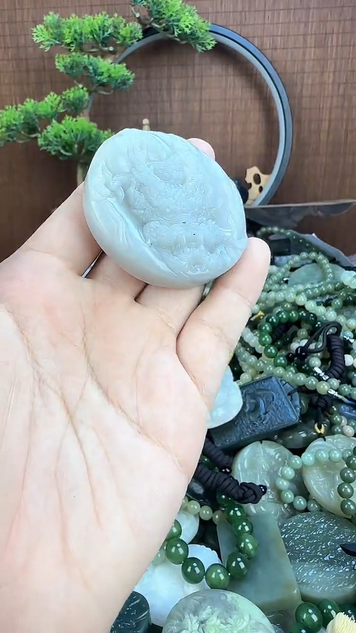 和田玉未镶嵌颈饰1