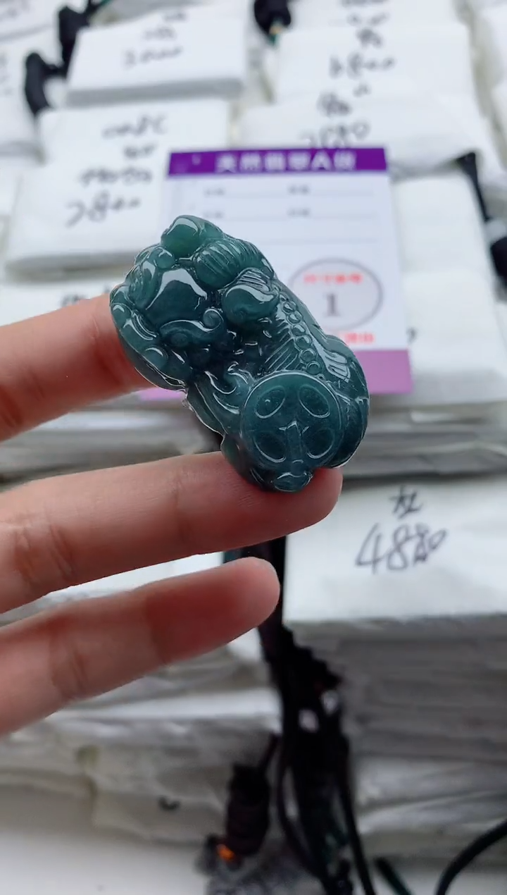 颈饰未镶嵌翡翠2