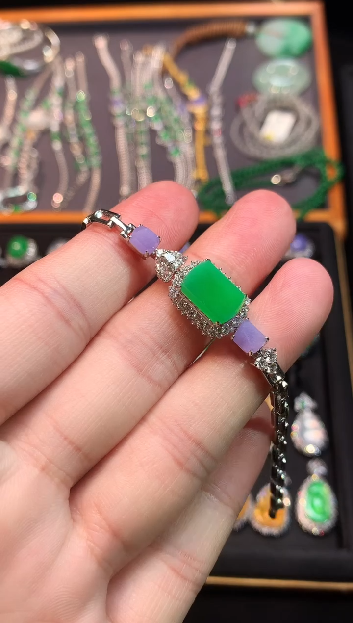 18K金镶嵌手链翡翠高冰黄阳绿无事牌手链