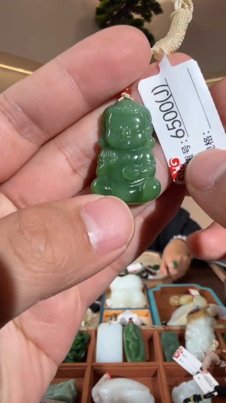 颈饰未镶嵌和田玉J